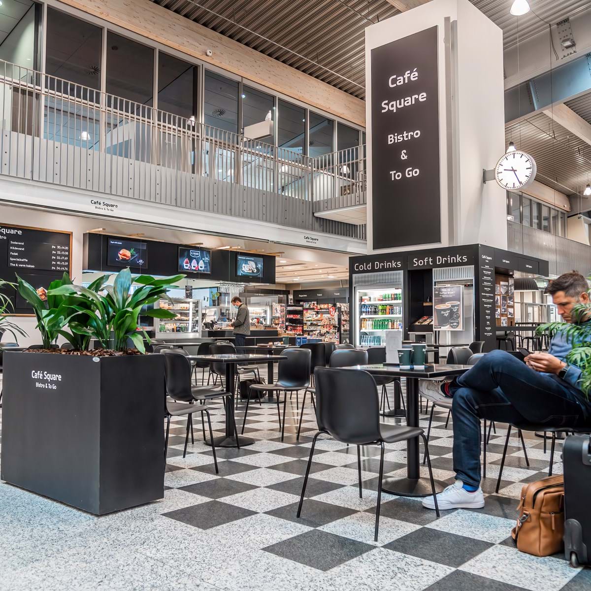 27 Aug 2021 Café Square Omgivelser Oliver Kielstrup